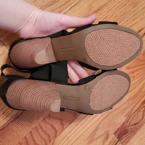 Vince Camuto Ellamae Black Elastic Mars Nappa Heel - Picture 6 of 16